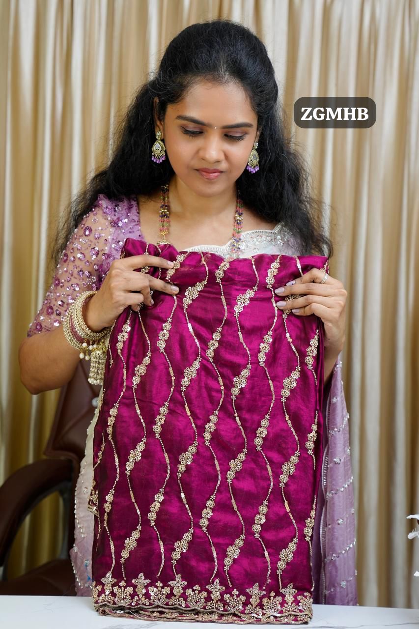 Premium Space silk with Golden heavy Katdhana work 🥳