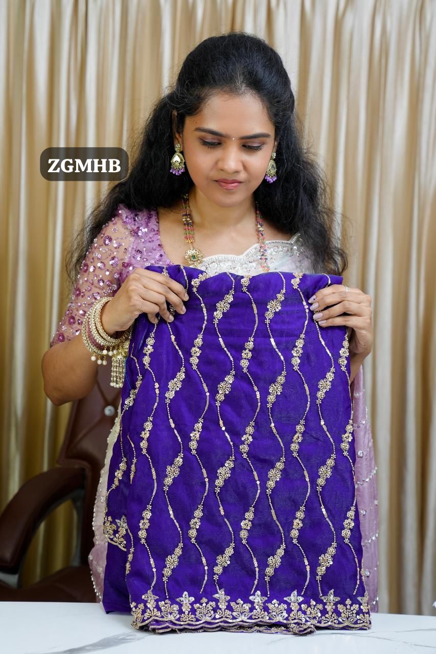 Premium Space silk with Golden heavy Katdhana work🥰😎🌈
