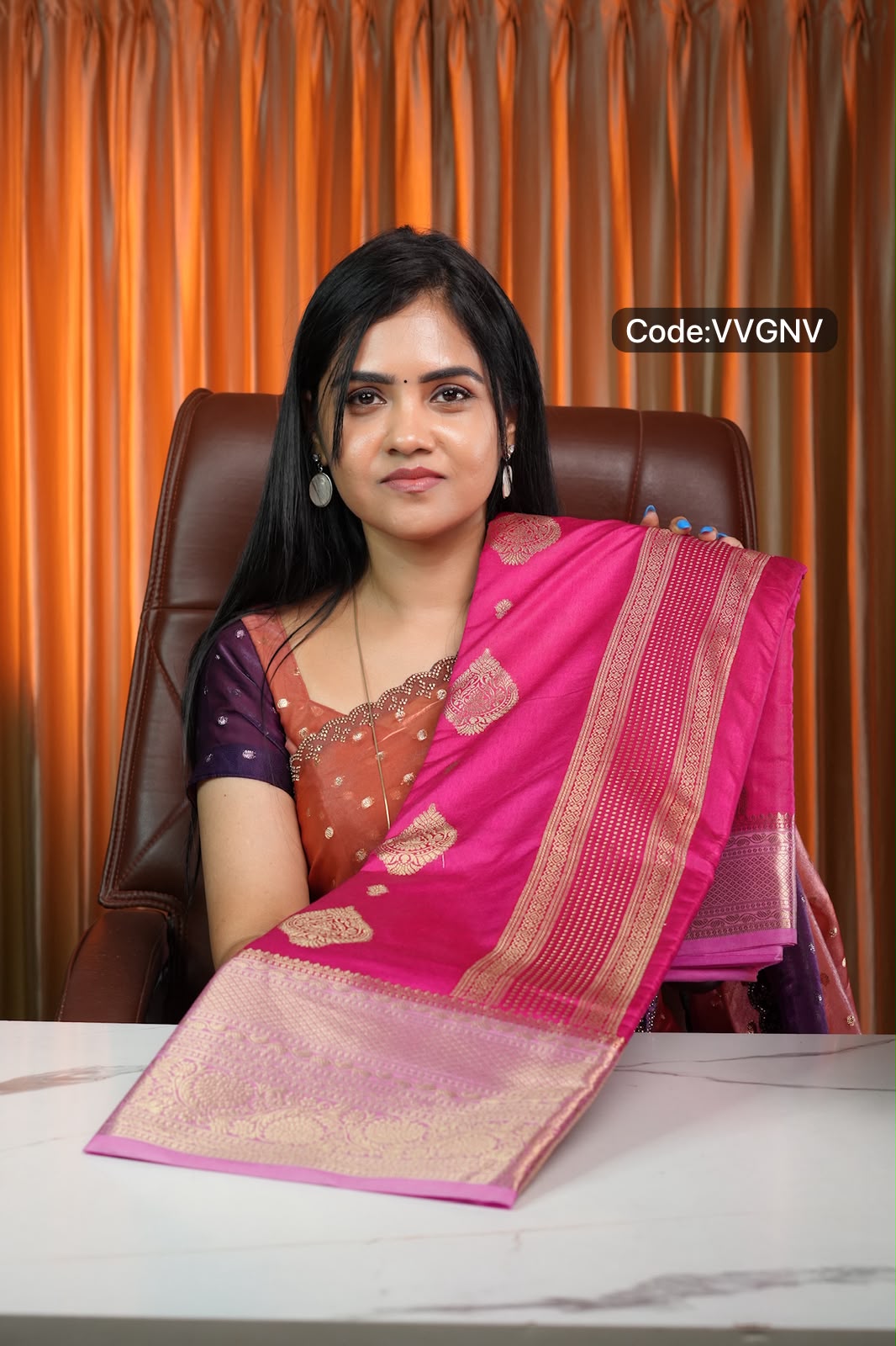 Warm silk saree contrast 🥳