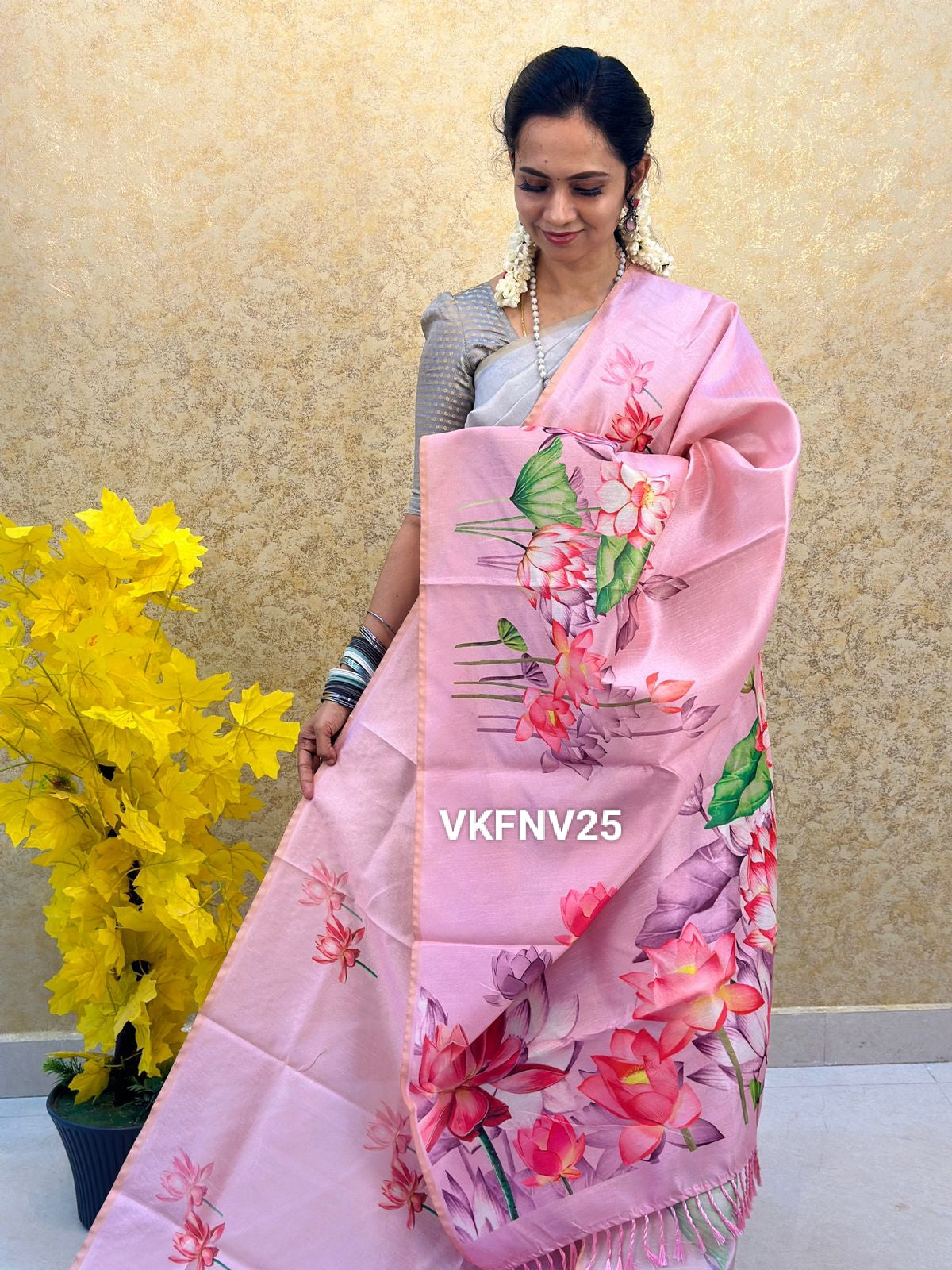 Tussar semi silk saree with trending design🥰
