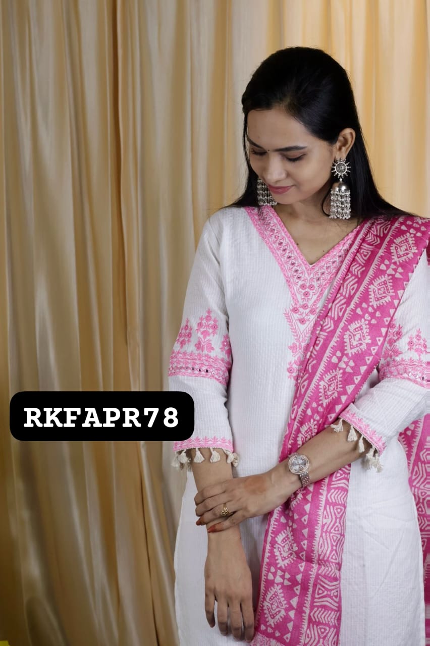 Straight kurti with pant and dupatta. 😍🥳