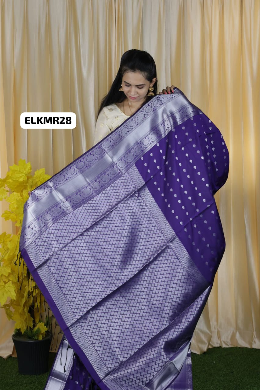 Semi soft silk sareešā