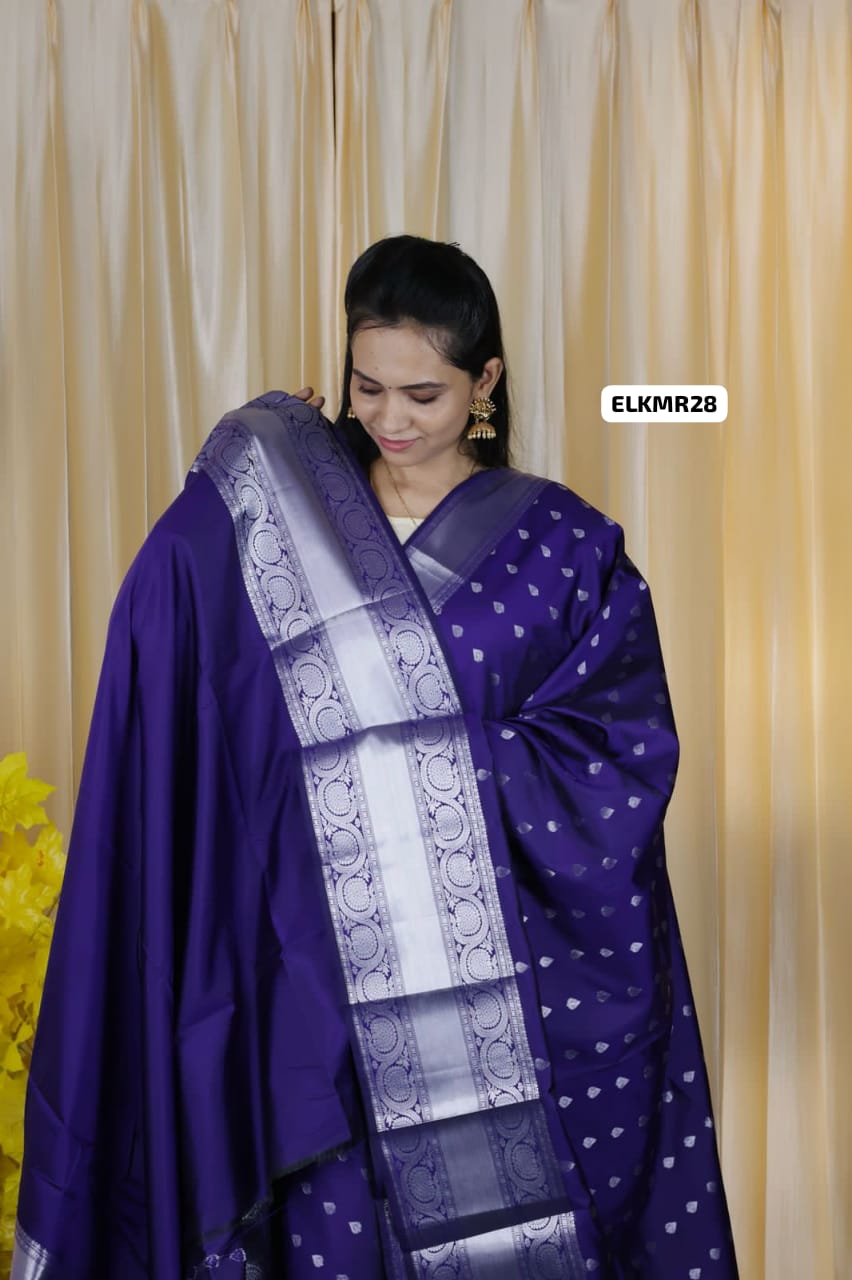 Semi soft silk sareešā