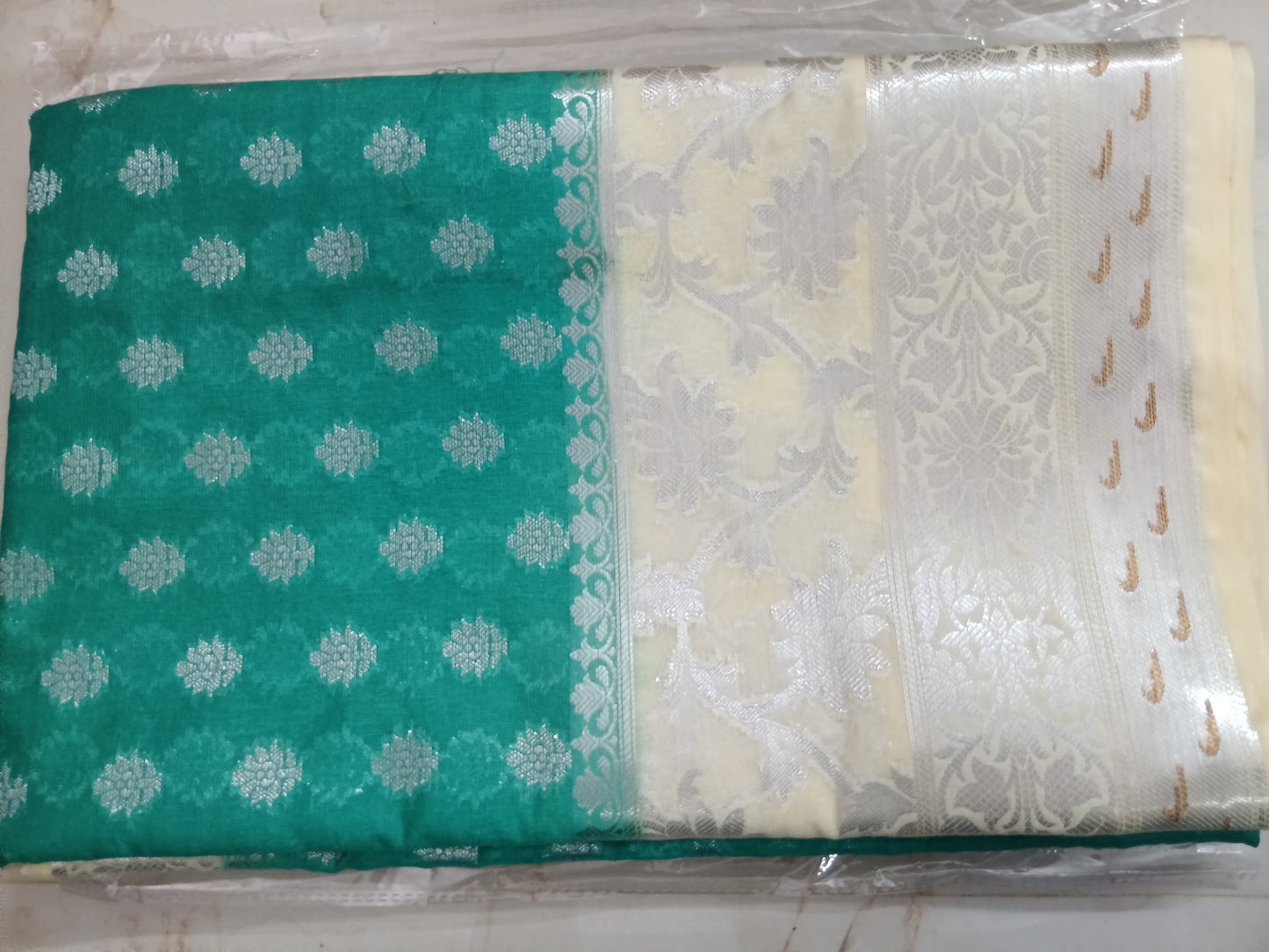 Warm silk saree š·