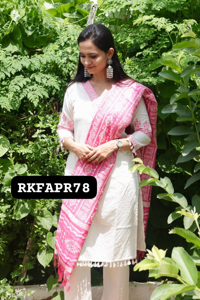 Straight kurti with pant and dupatta. 😍🥳