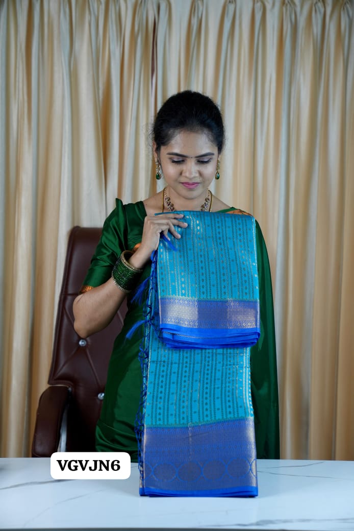 Premium Warm silk saree 🥳
