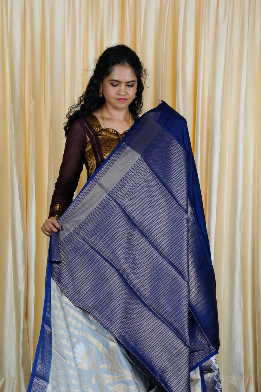 Premium warm silk saree 🥳