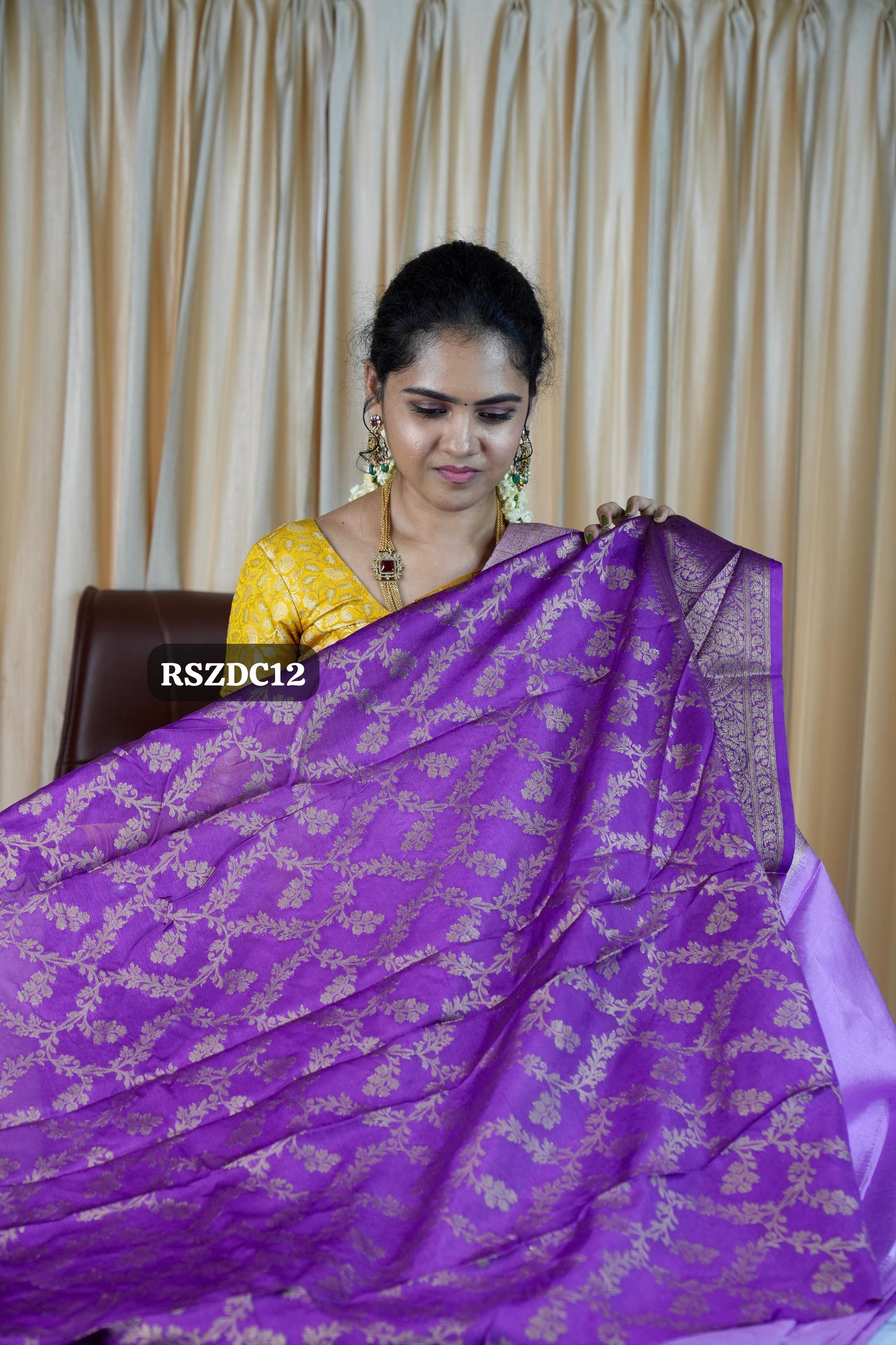 Warm silk saree with small border🥰😎