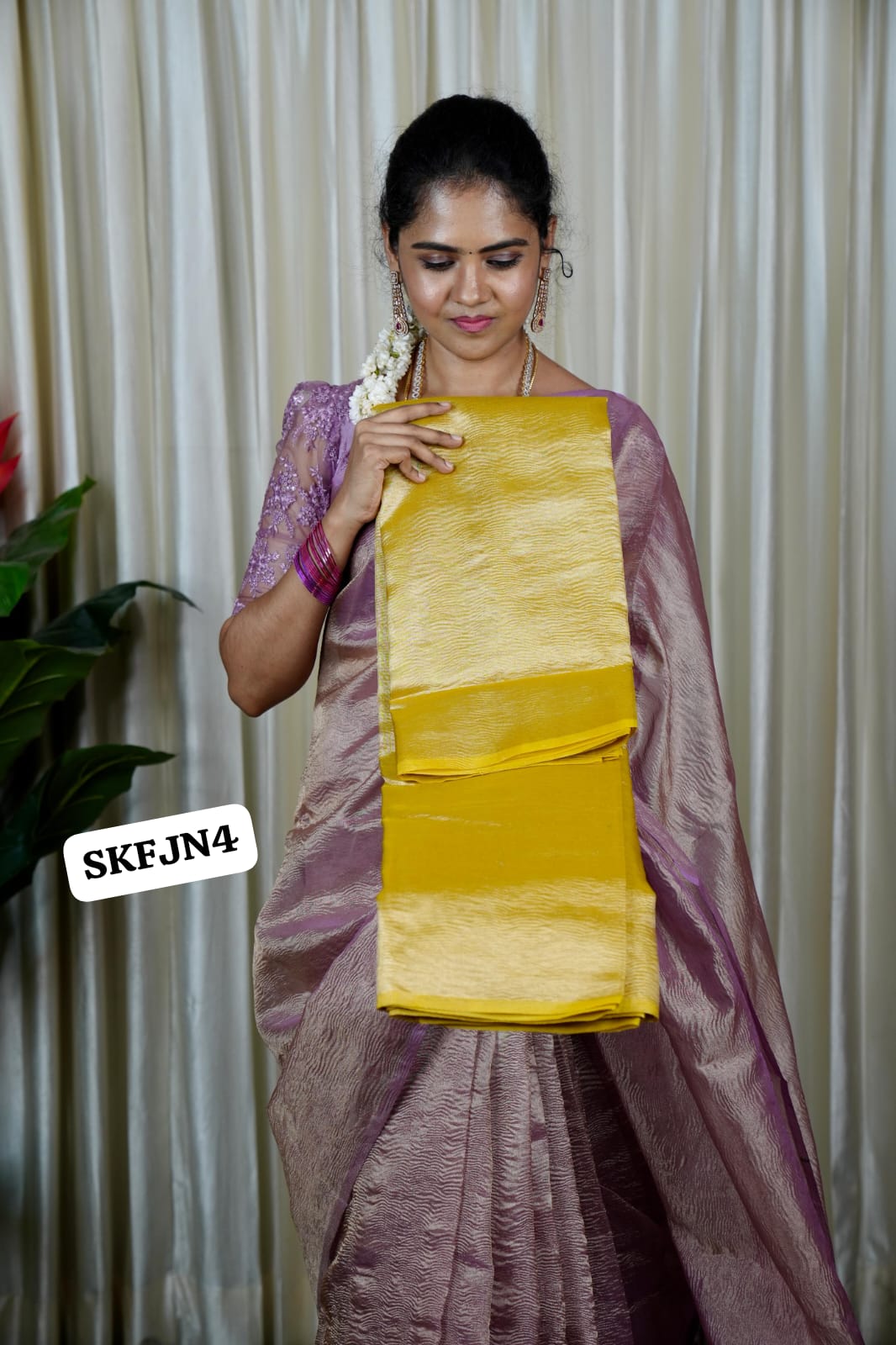 Borderless crushed tissue saree😎🥰 offer
