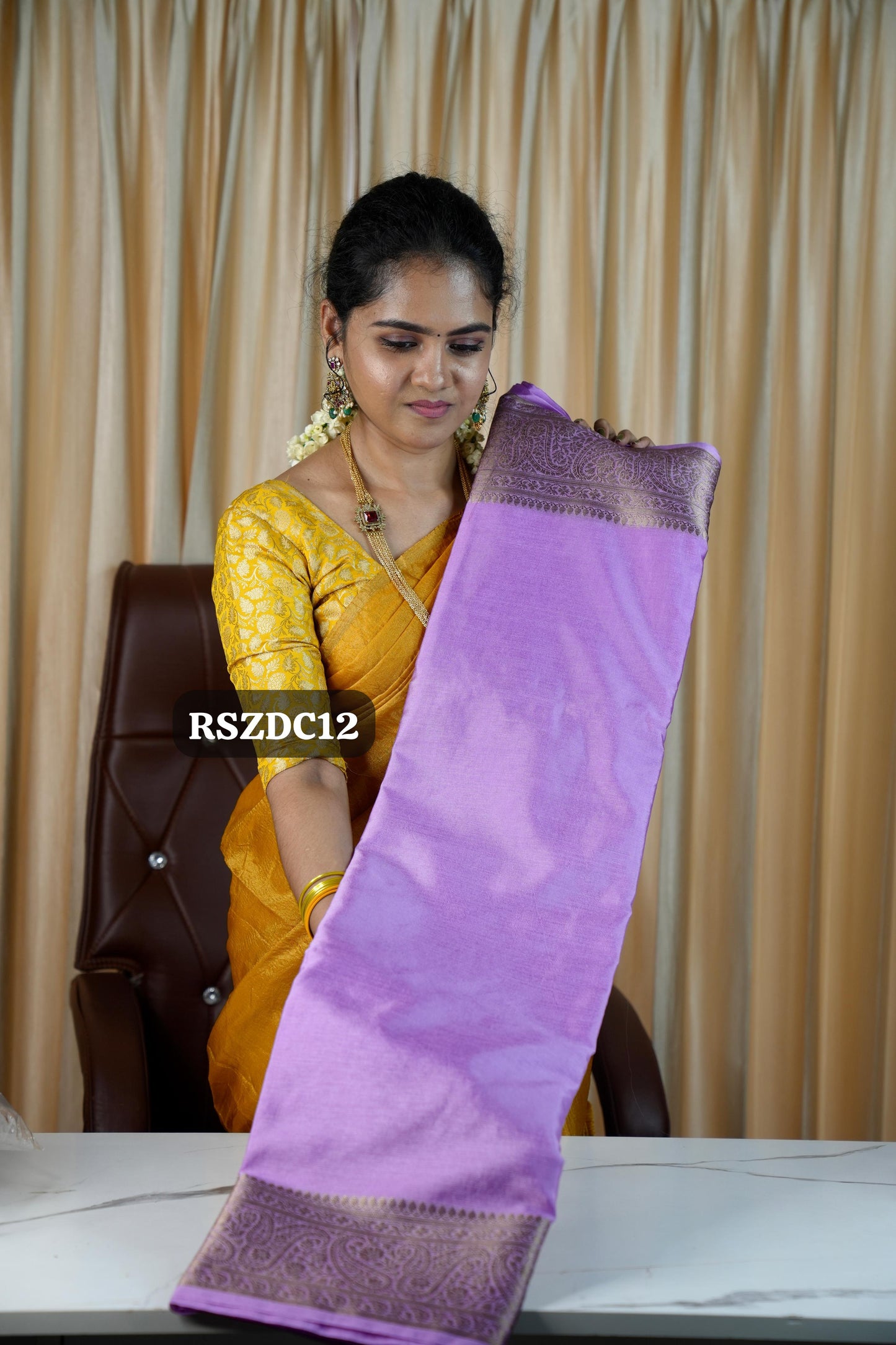 Warm silk saree with small border🥰😎