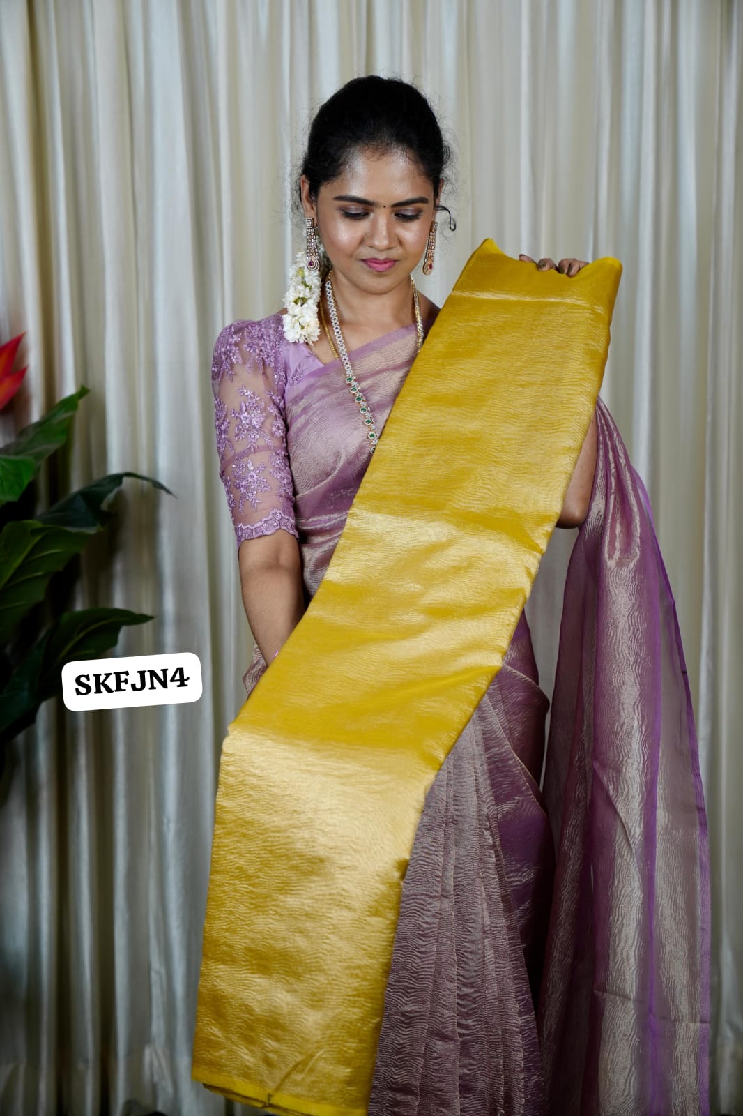 Borderless crushed tissue saree😎🥰 offer