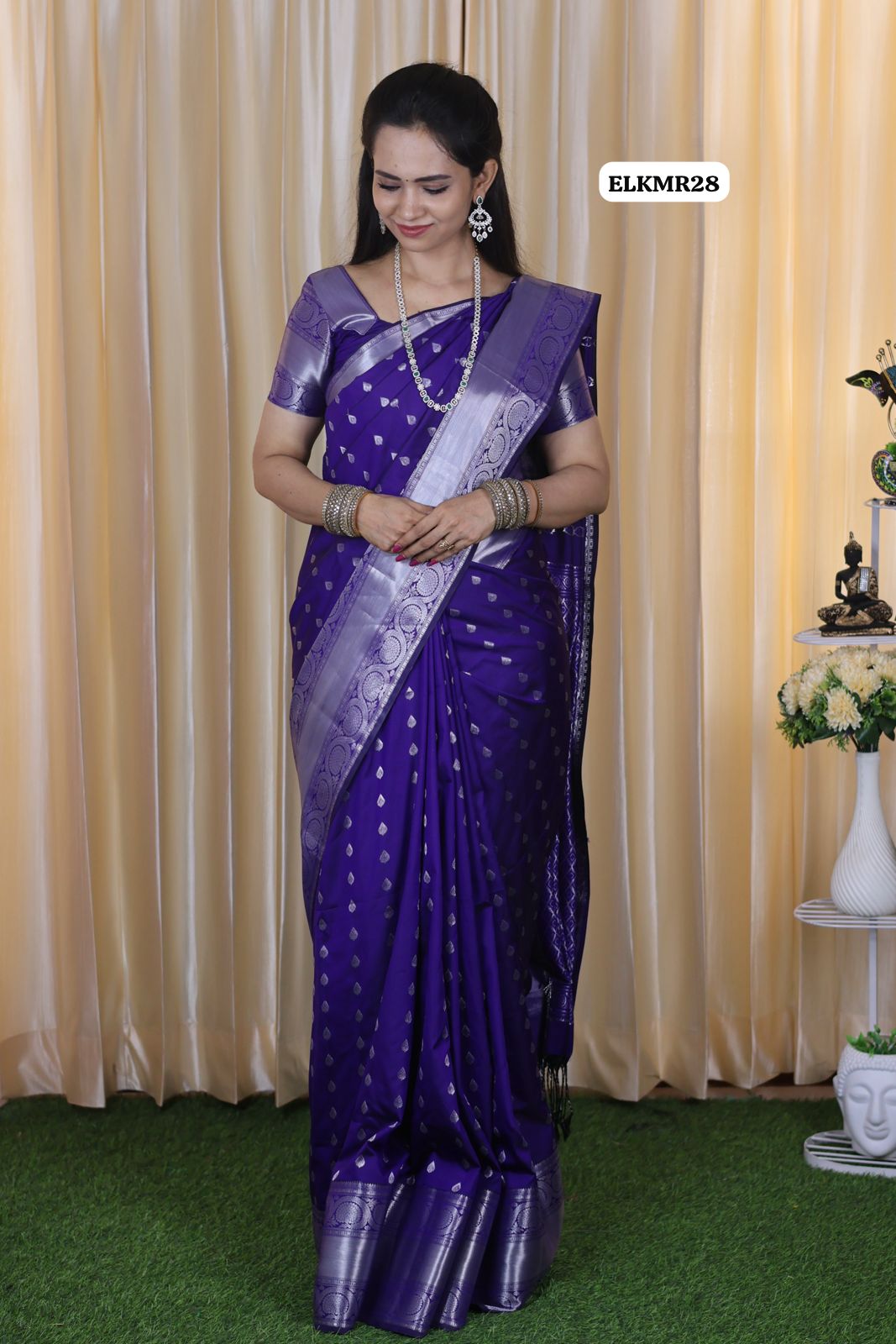 Semi soft silk sareešā