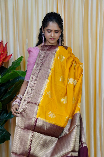 Premium warm silk saree 🥳