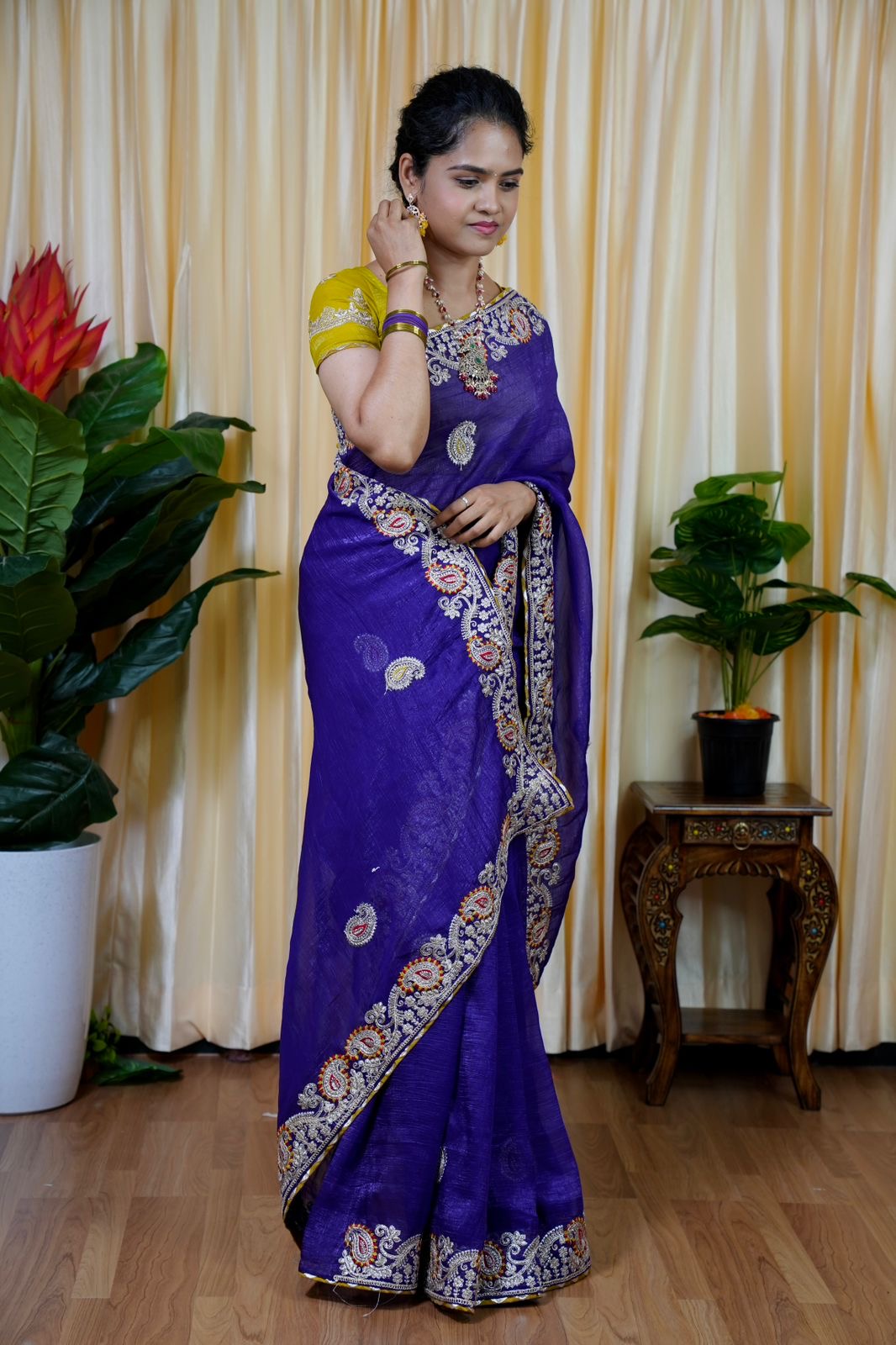 Designer sarees with Embroidery work border🥰🥳