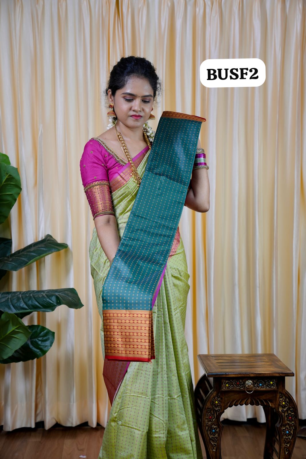 Soft silk sarees in thousand Buttas style with contrast blouse 🥰😎