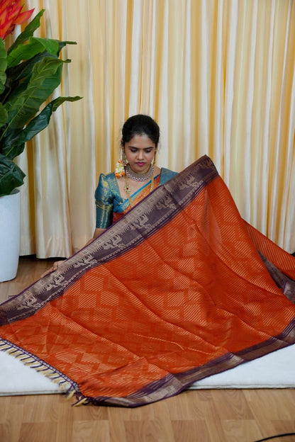 Soft silk saree📚