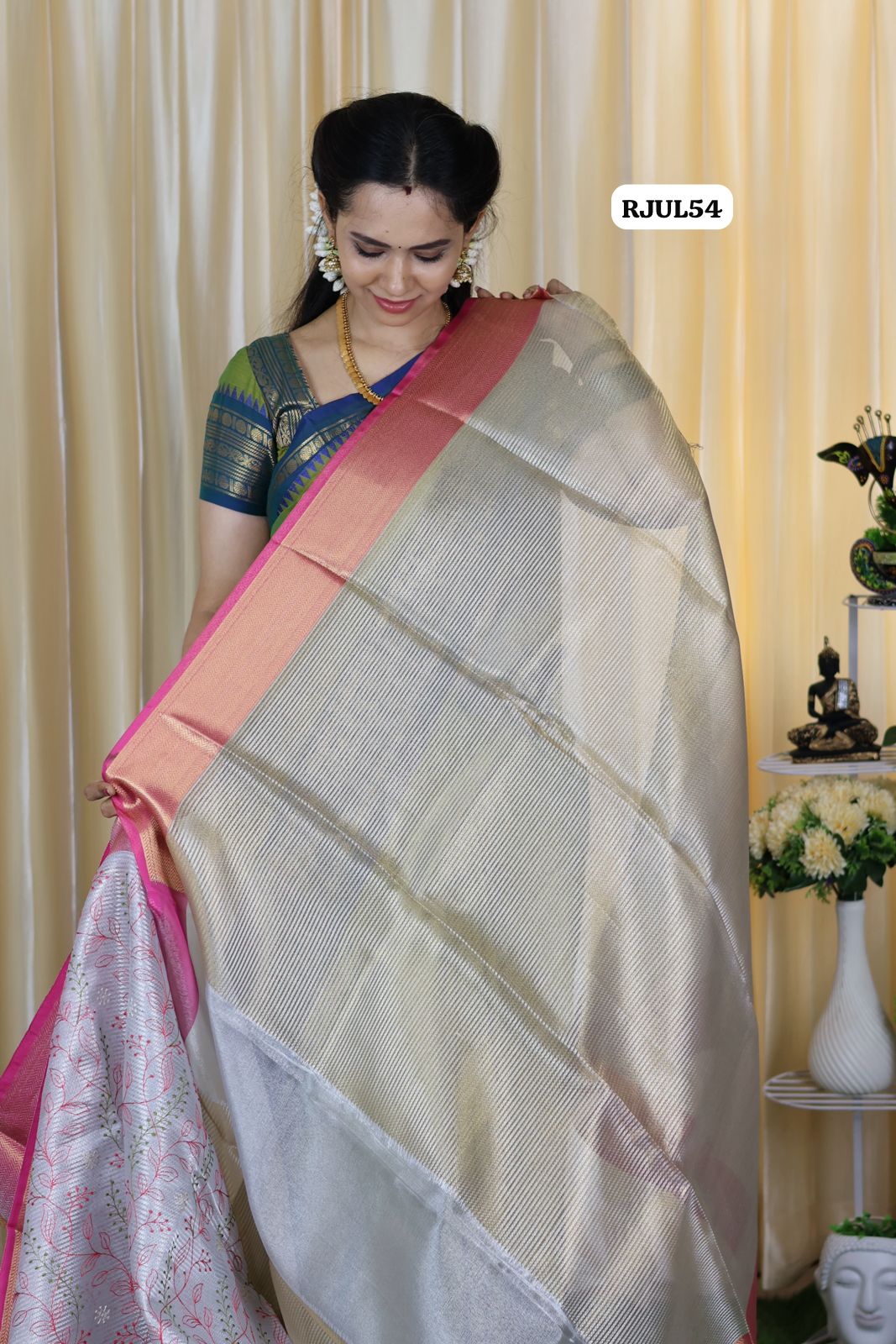 Aadi offer 🌹White Tissue saree with embroidery