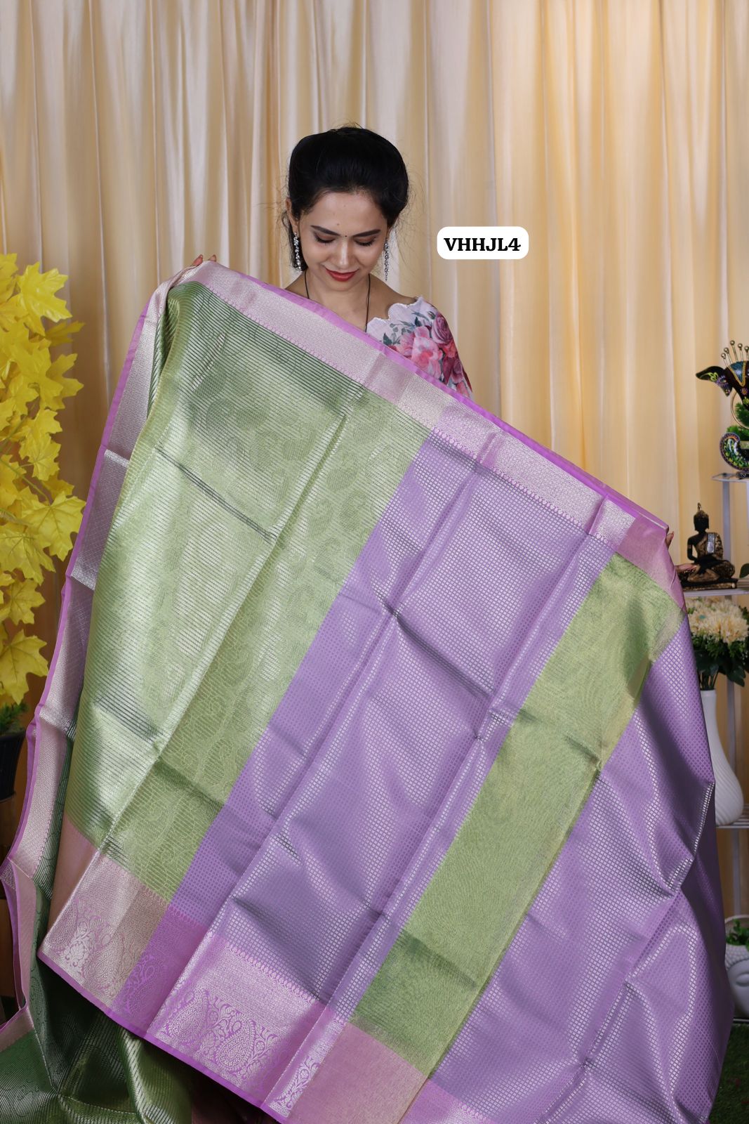 Tissue .semi silk .with zari weaving mango motifs🥳✅️