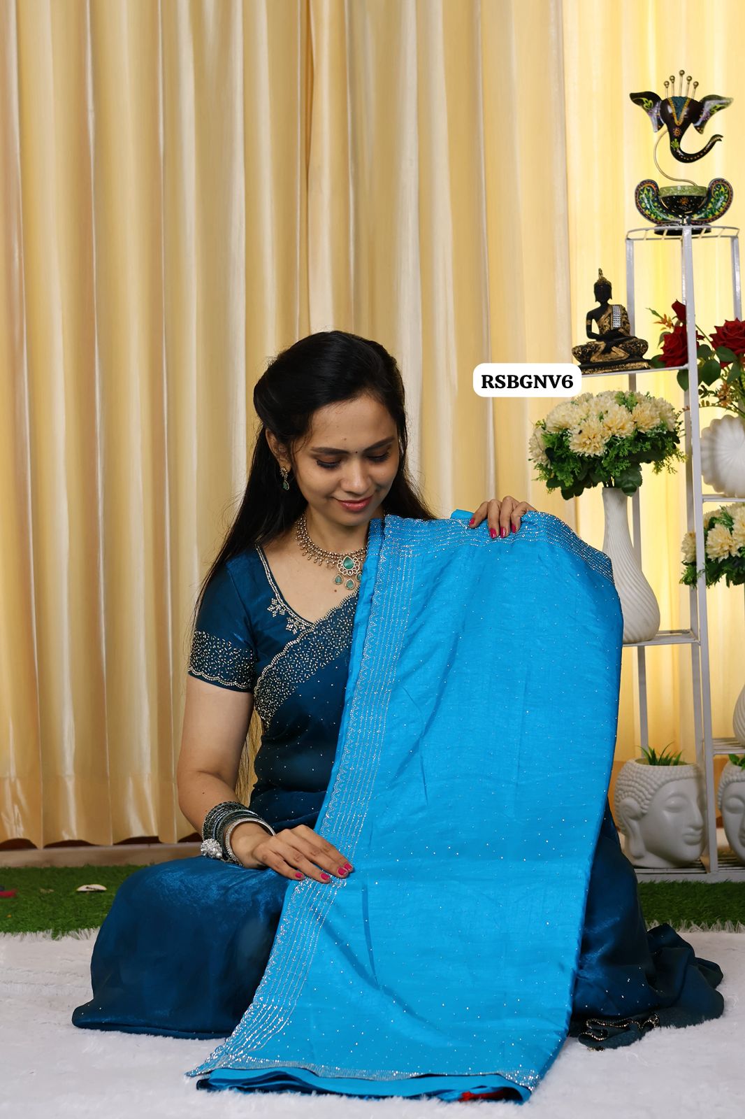 Designer saree with contrast blouse 😍😎