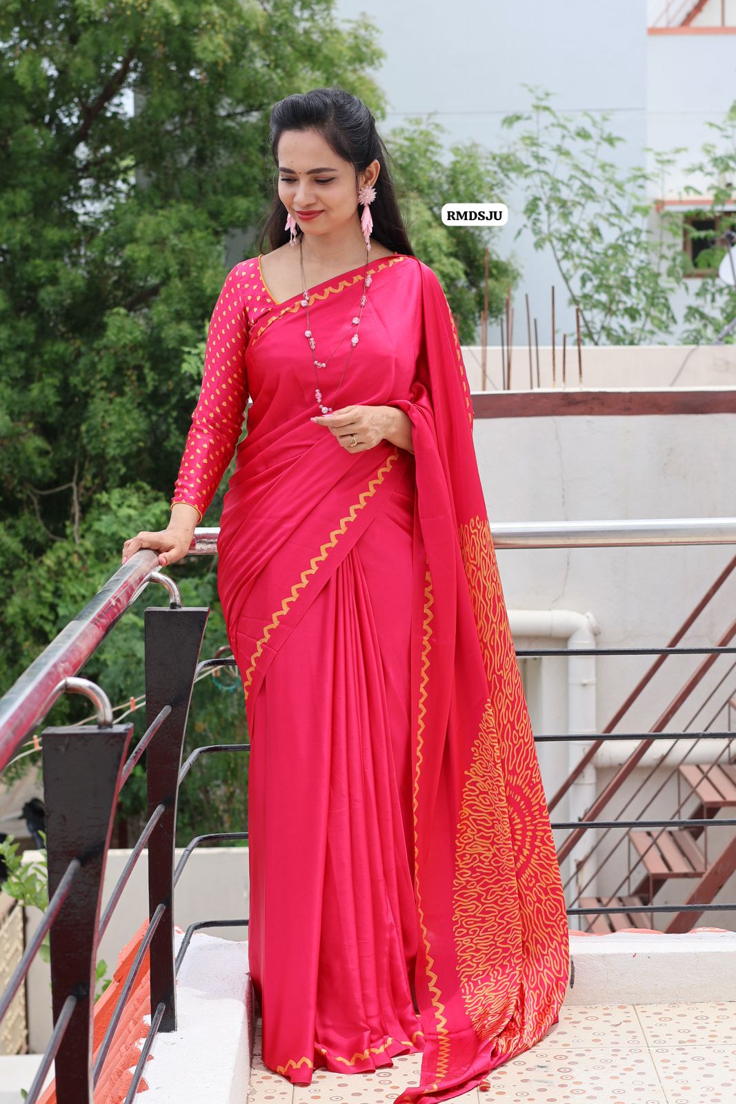 Premium modal satin .silk saree with .heavy latkan 🥳