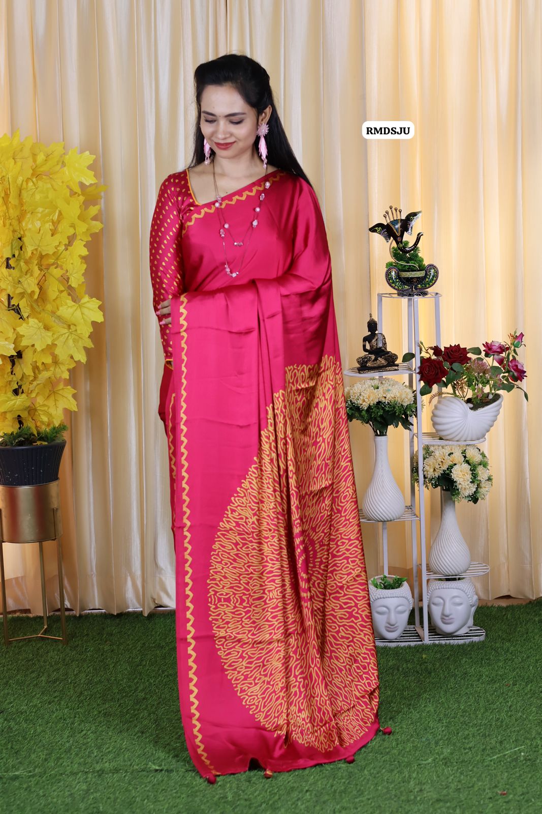 Premium modal satin .silk saree with .heavy latkan 🥳
