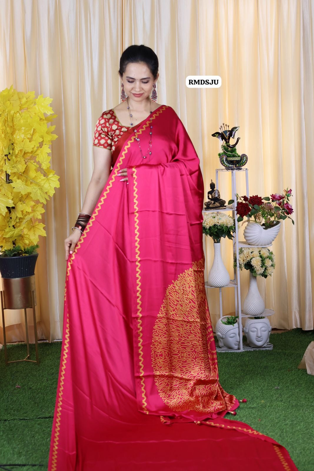 Premium modal satin .silk saree with .heavy latkan 🥳