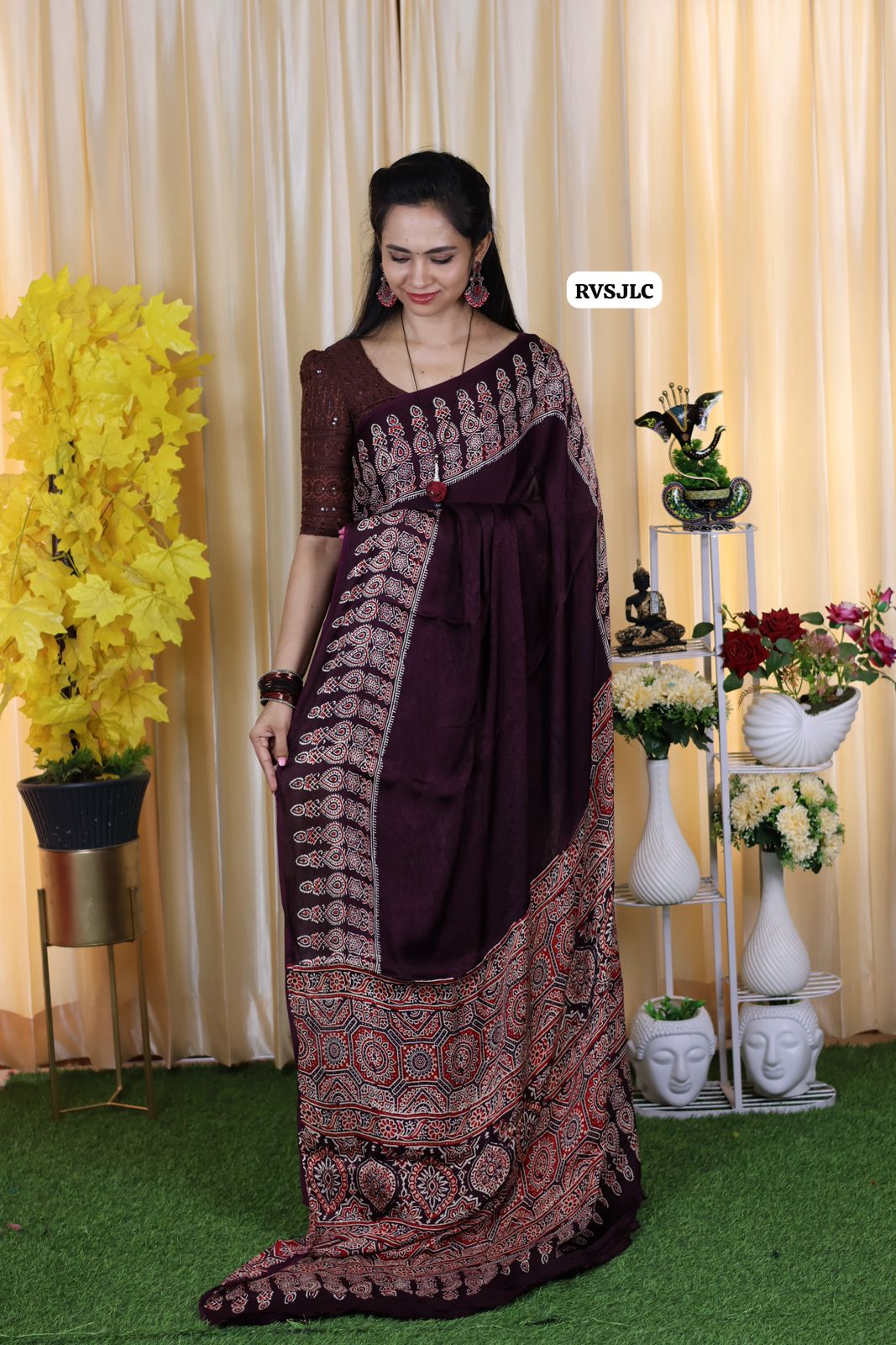 Pure modal silk .with ajrak print 🥳