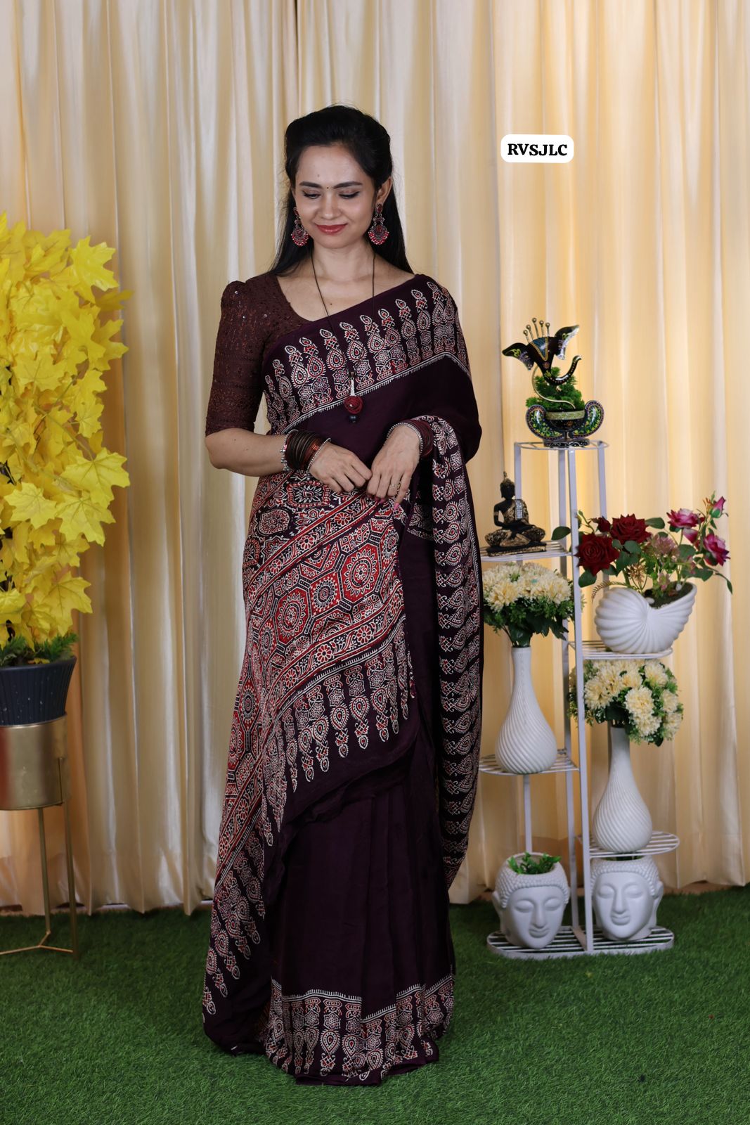 Pure modal silk .with ajrak print 🥳