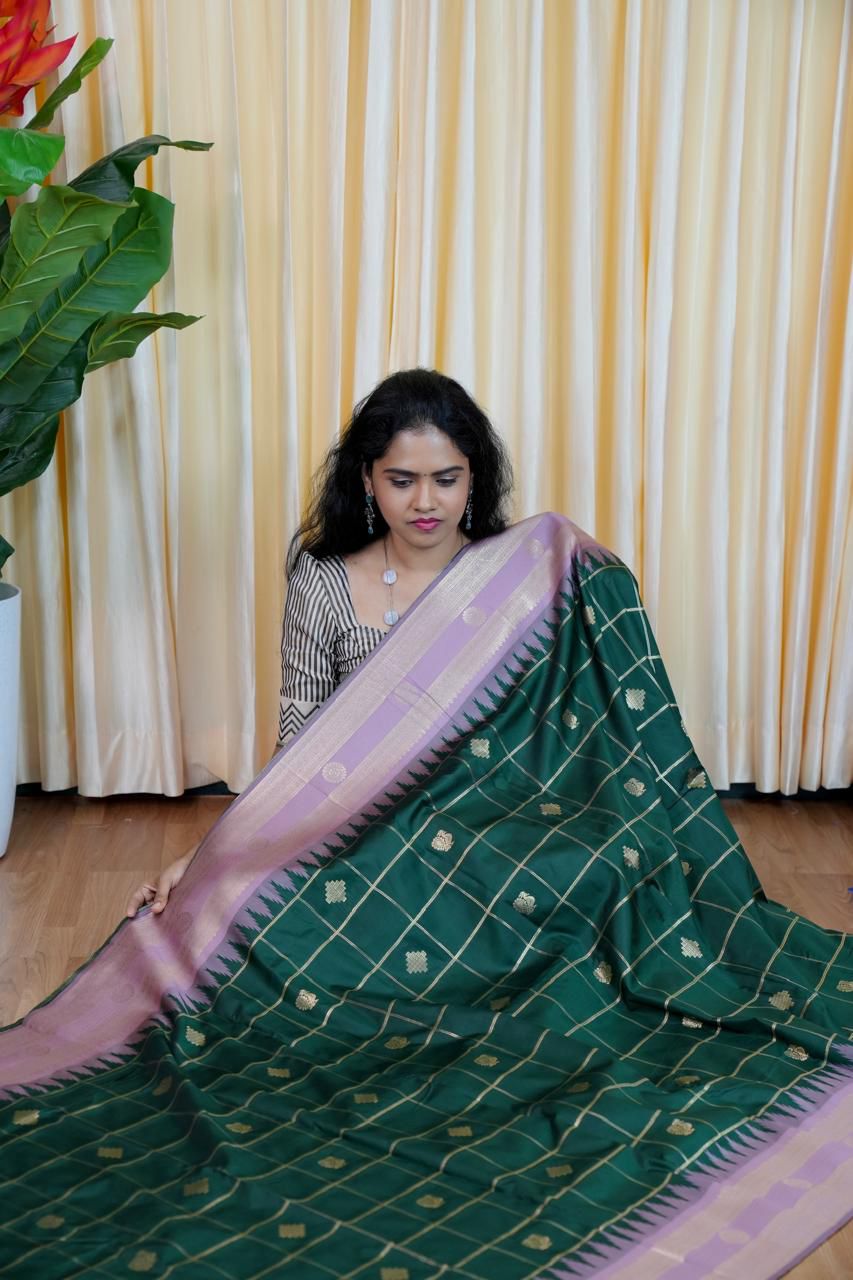 Premium Kanchi silk sarees
🥰😎📚