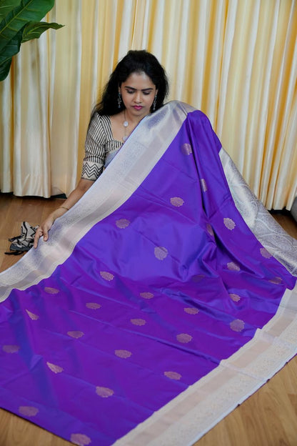Premium Kanchi silk sarees
🥰😎📚