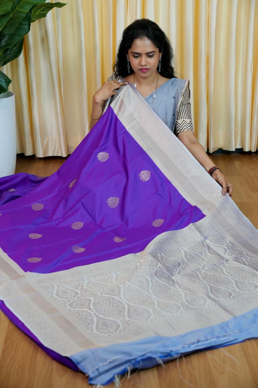Premium Kanchi silk sarees
🥰😎📚
