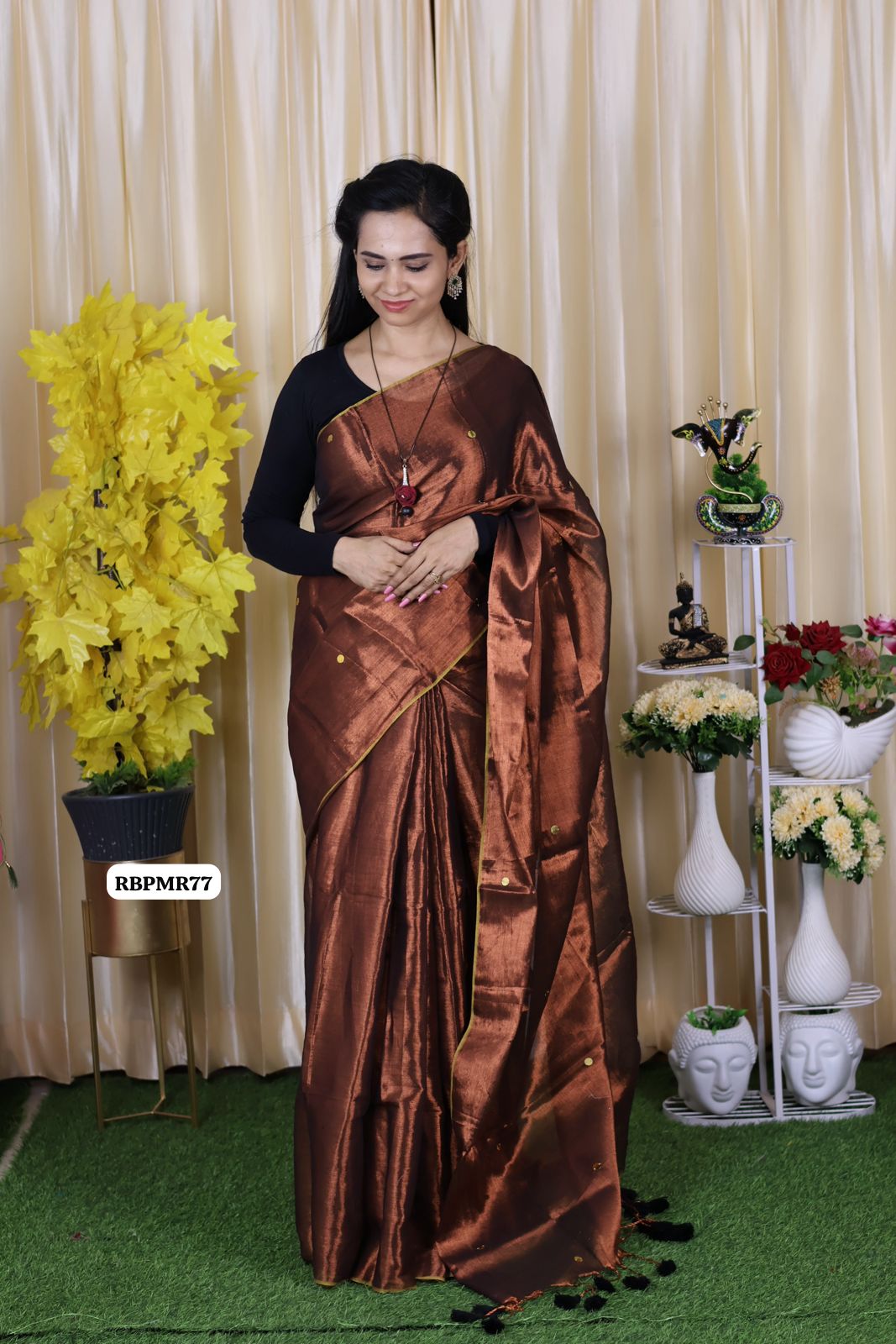 Khadhi cotton saree with coin buttas and running blouse at just Rs.899 🥳