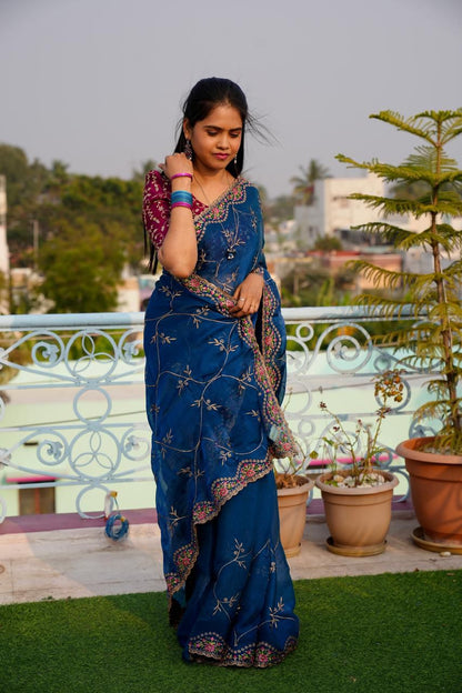 Space silk saree with embroidery blouse 🥰😎📚