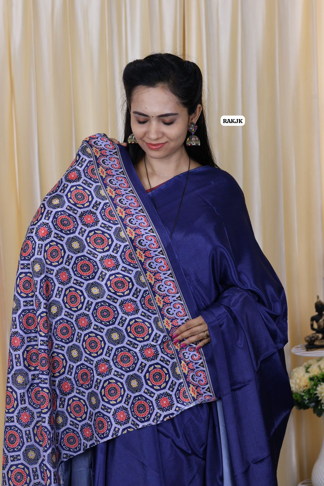Aadi offer🌹Most trending ajrak print chinnon .semi silk saree 😍