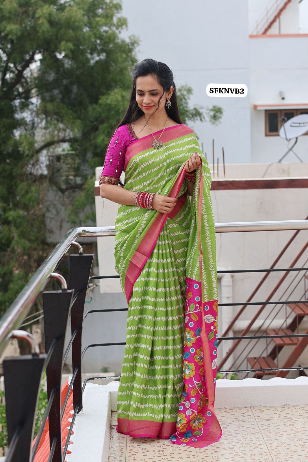 Cotton silk Fabric With Zari Border with floral Design😍🥳