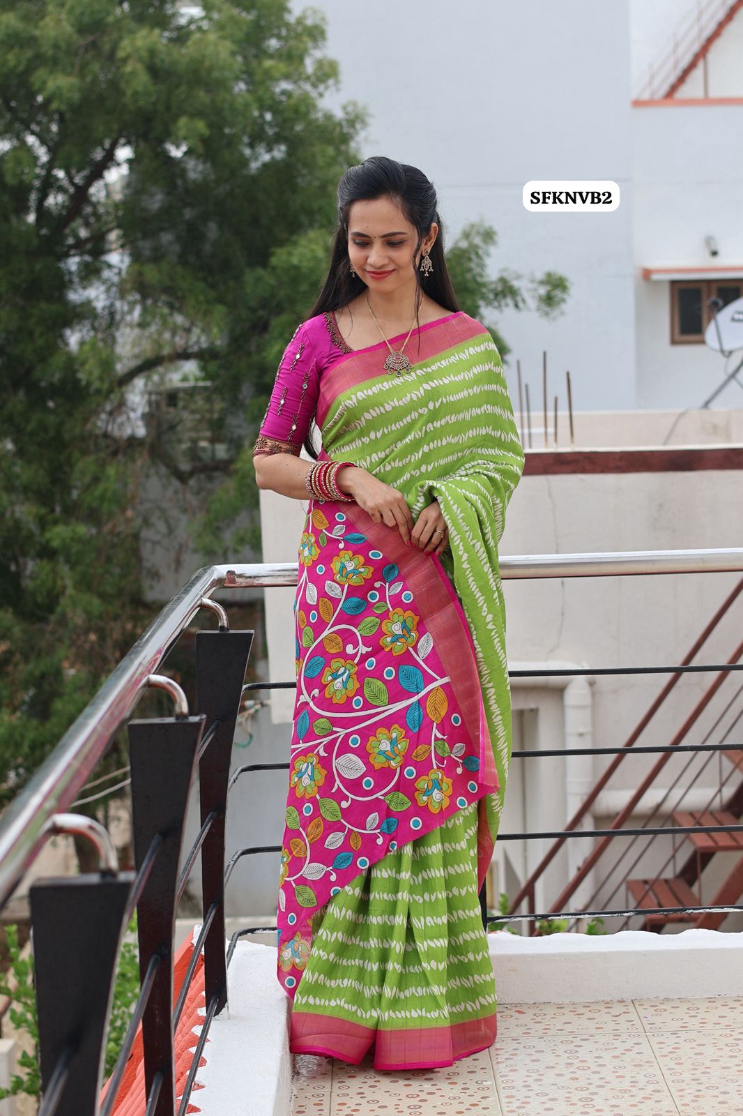 Cotton silk Fabric With Zari Border with floral Design😍🥳