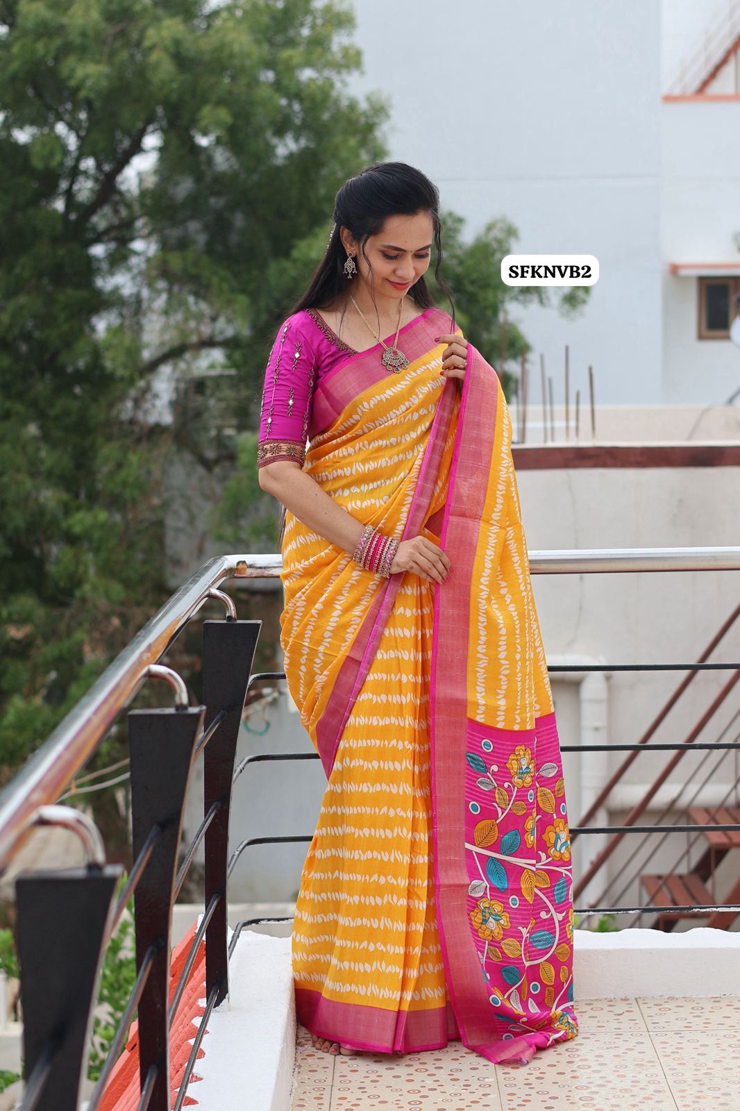 Cotton silk Fabric With Zari Border with floral Design😍🥳