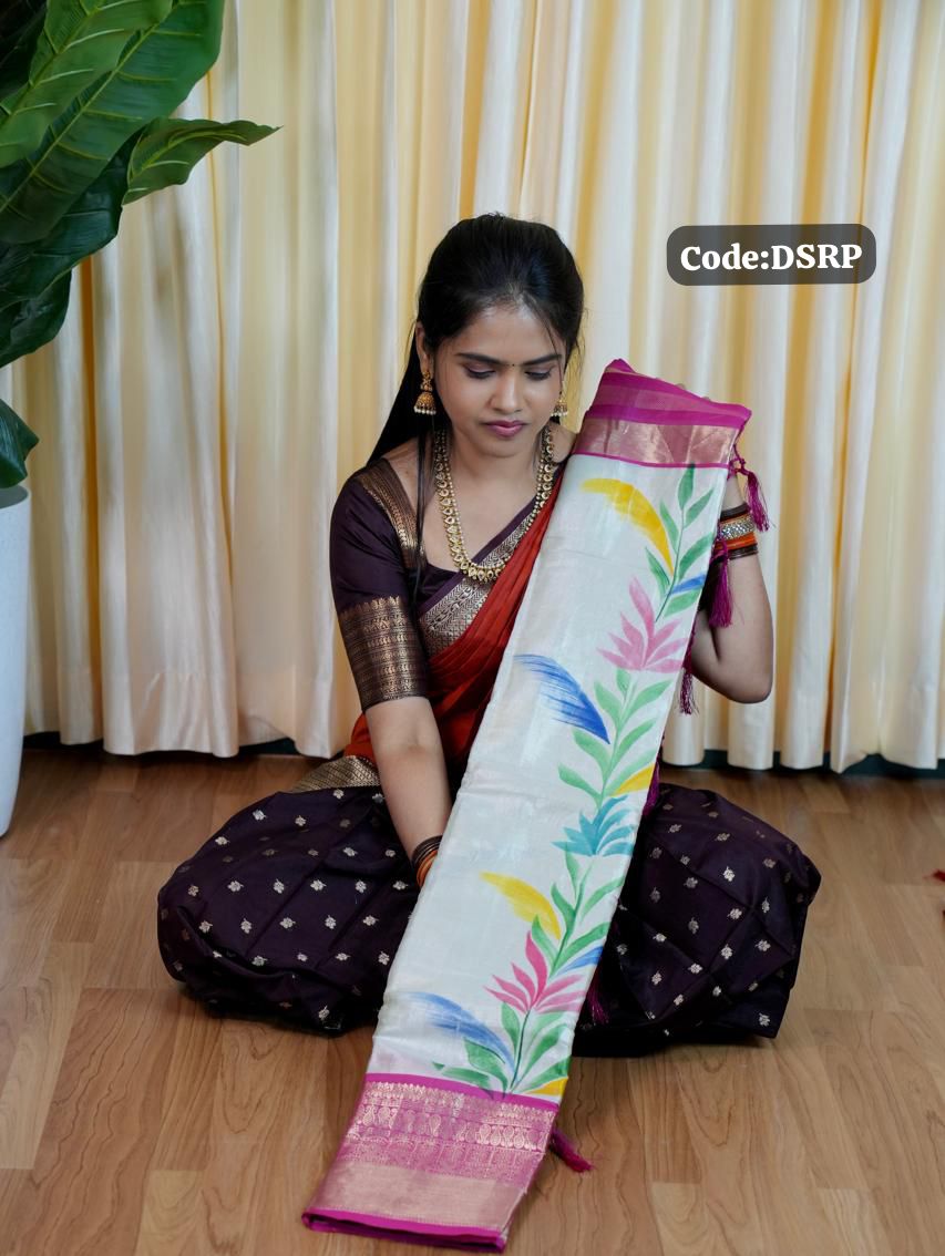 Silver Tissue saree with floral prints
🥰