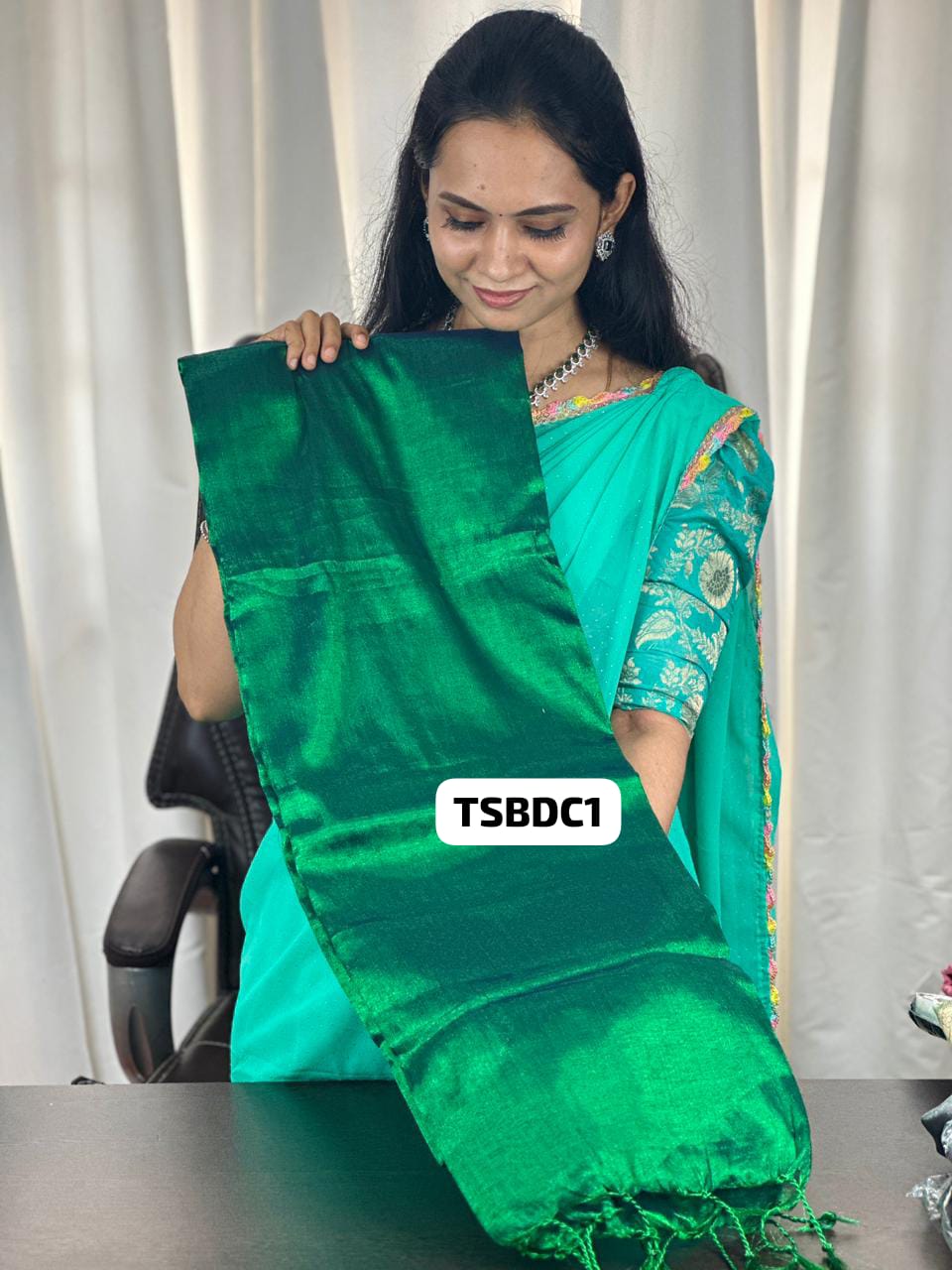 🤩Kadhi tissue saree