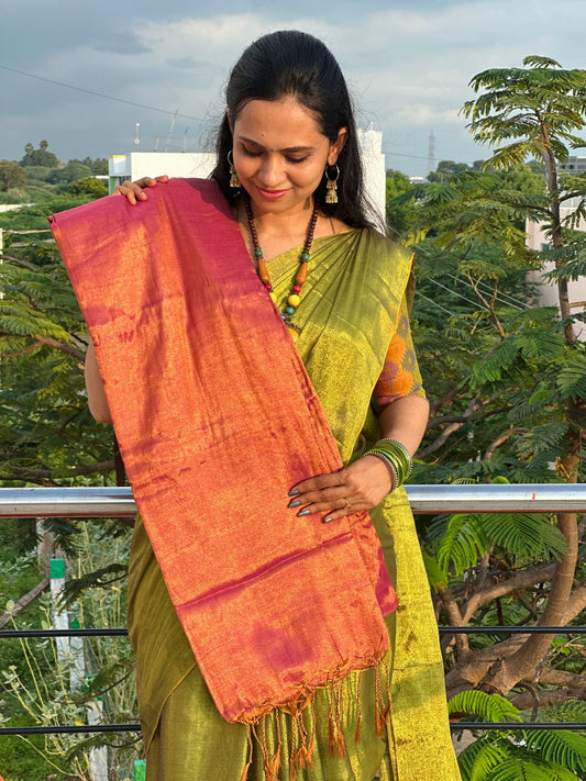 🤩Kadhi soft tissue silk saree with running blouse.