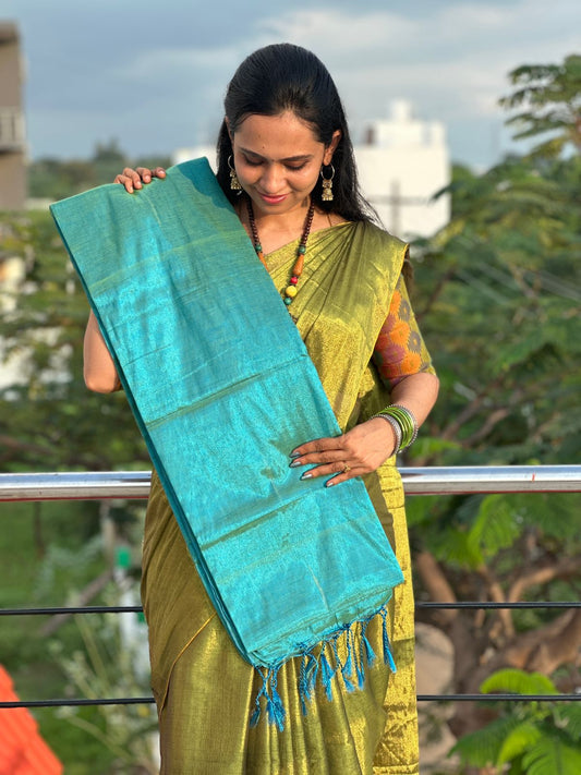 🤩Kadhi soft tissue silk saree with running blouse.