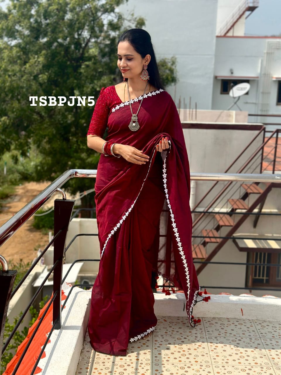 Khadhi cotton saree with lace border 🥳