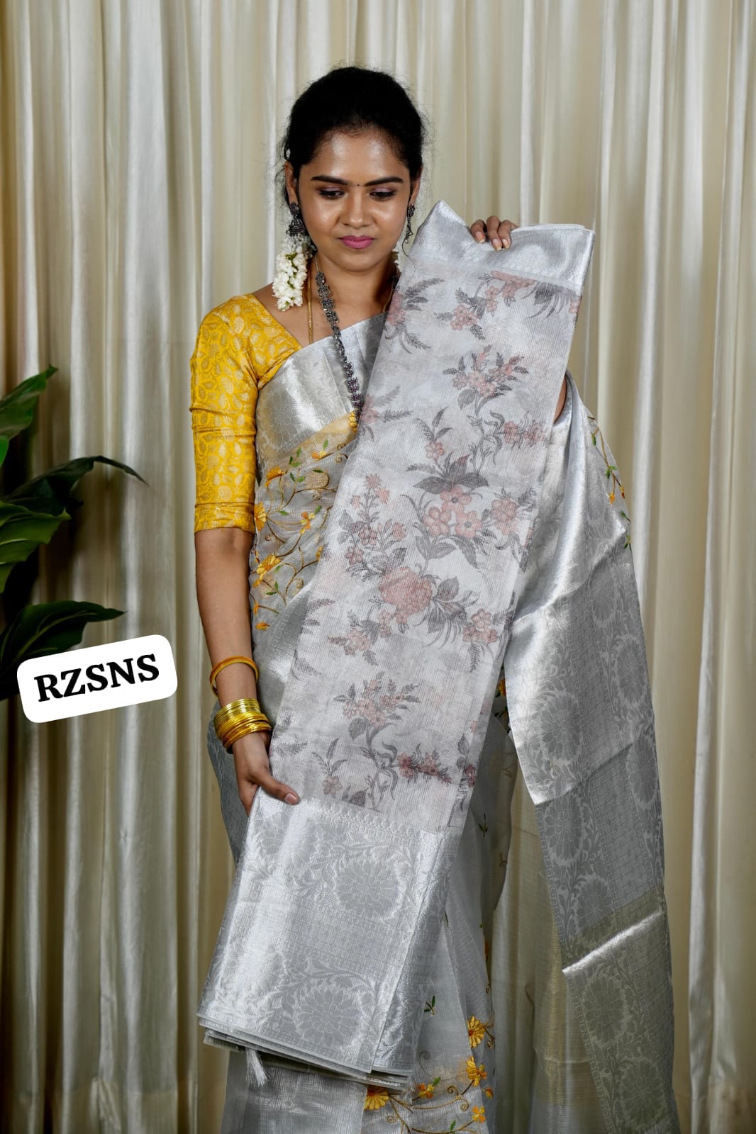 Offer Silver tissue with floral prints🥰😎
