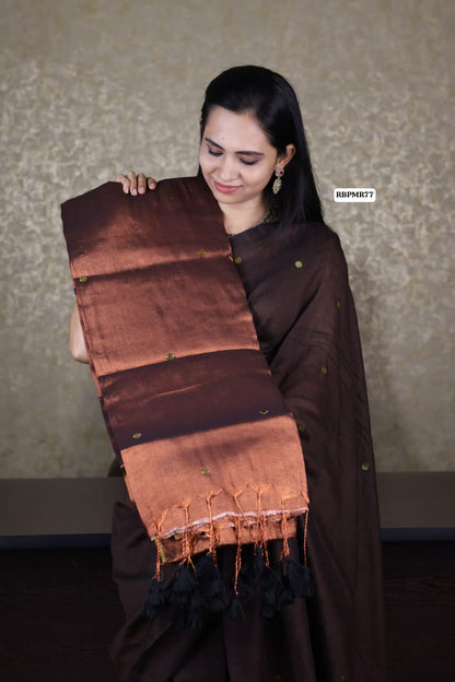 Khadhi cotton saree with coin buttas and running blouse at just Rs.899 🥳