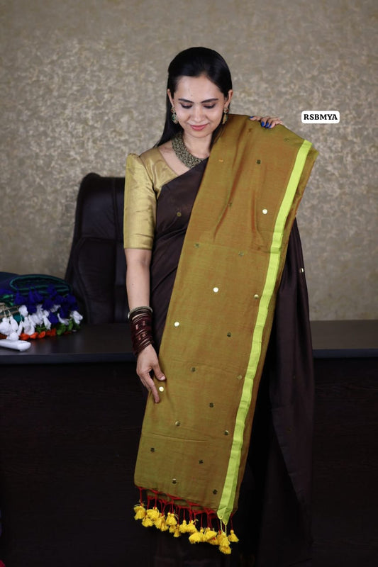 Khadhi cotton saree with coin buttas and running blouse at just Rs.899 🥳