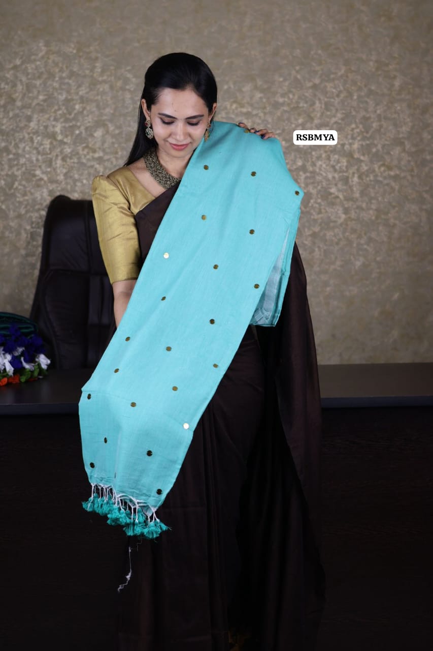 Khadhi cotton saree with coin buttas and running blouse at just Rs.899 🥳