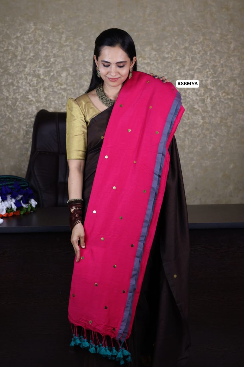 Khadhi cotton saree with coin buttas and running blouse at just Rs.899🥳