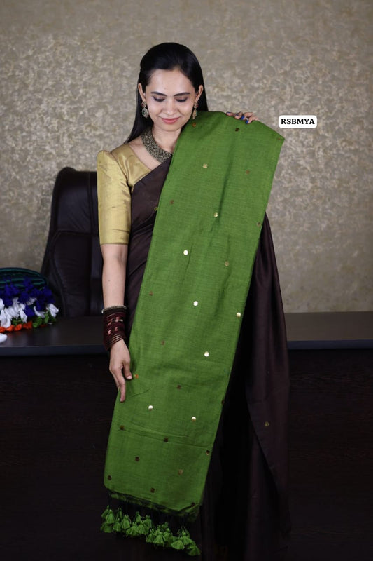 Khadhi cotton saree with coin buttas and running blouse at just Rs.899🥳