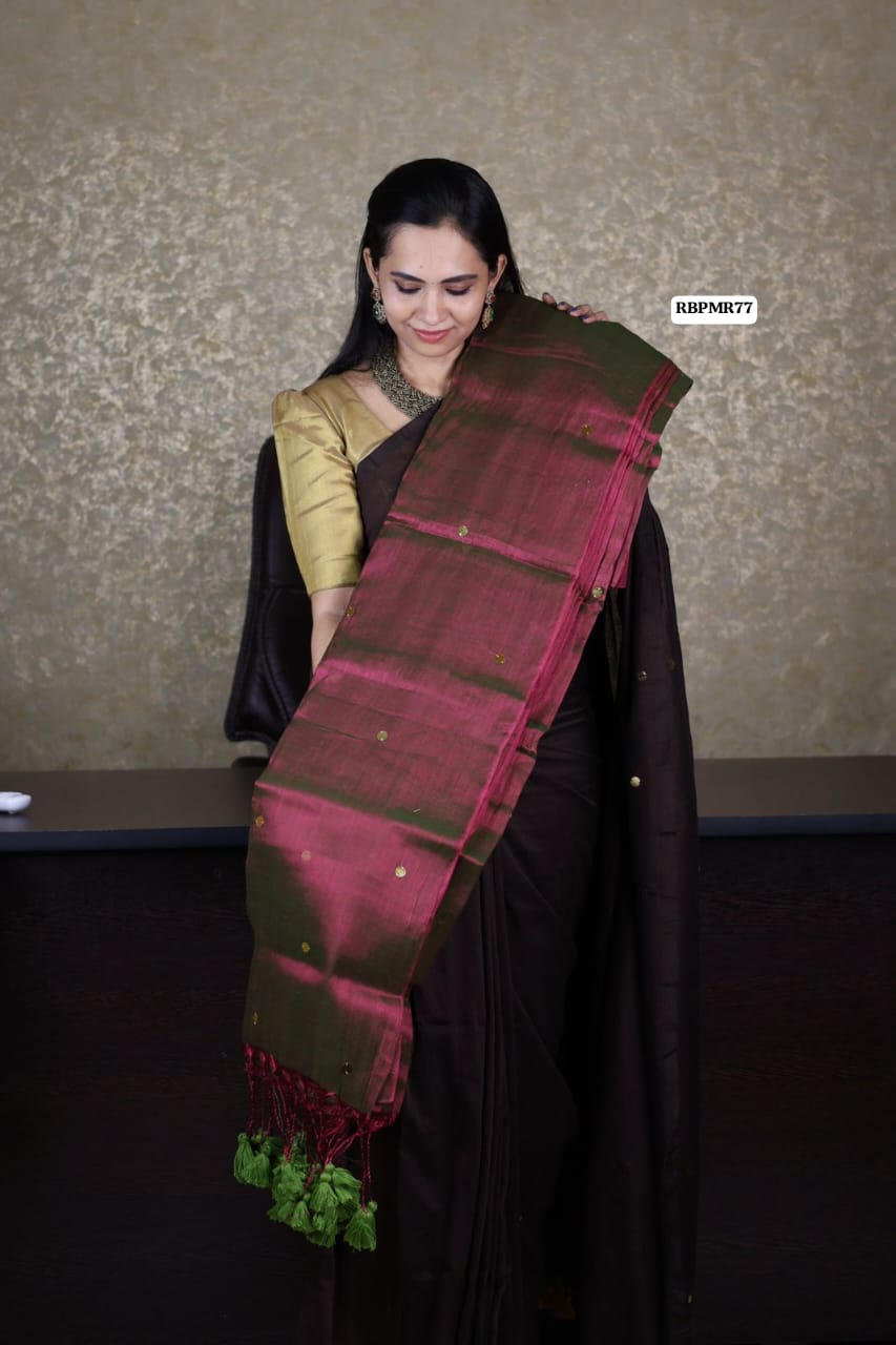 Khadhi cotton saree with coin buttas and running blouse at just Rs.899 🥳