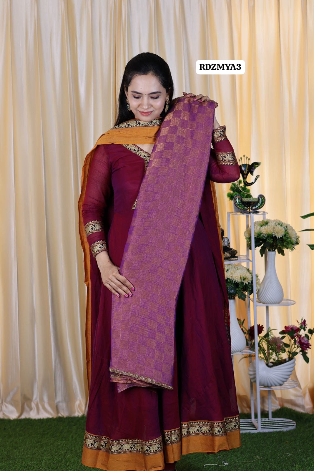 Heavy metallic space silk saree with checks pattern🥳